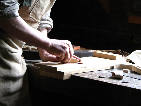 Nuestro equipo de profesionales cuenta  con muchos años de contrastada <strong>experiencia</strong> en el sector de la <strong>carpintería de madera en Sant Sadurní d'Anoia</strong>.